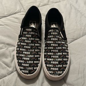 🚨2/$20🚨 Vans slip-on pride edition EUC women’s size 10